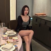 这样的美女谁不爱，性感美腿熟妇