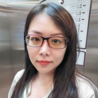 戴眼镜的可爱妹子