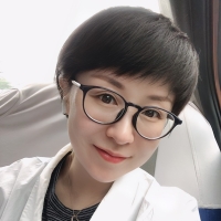 可爱的短发人妻